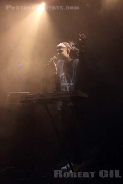 GRIMES - 2012-05-16 - PARIS - La Fleche d'Or - 